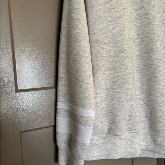 Abercrombie YPB Crewneck - Picture 2 of 3